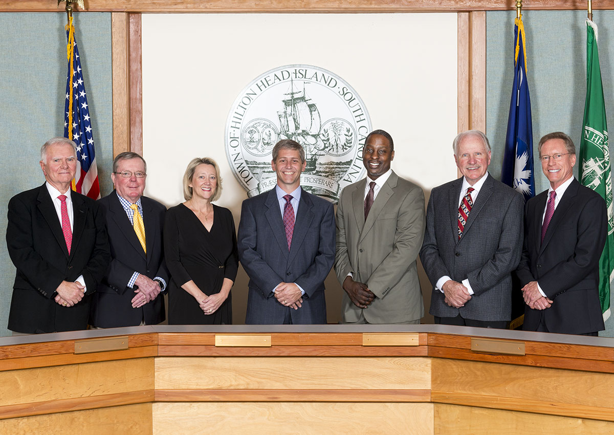 2016-2018 Town Council on Council Chambers Dais